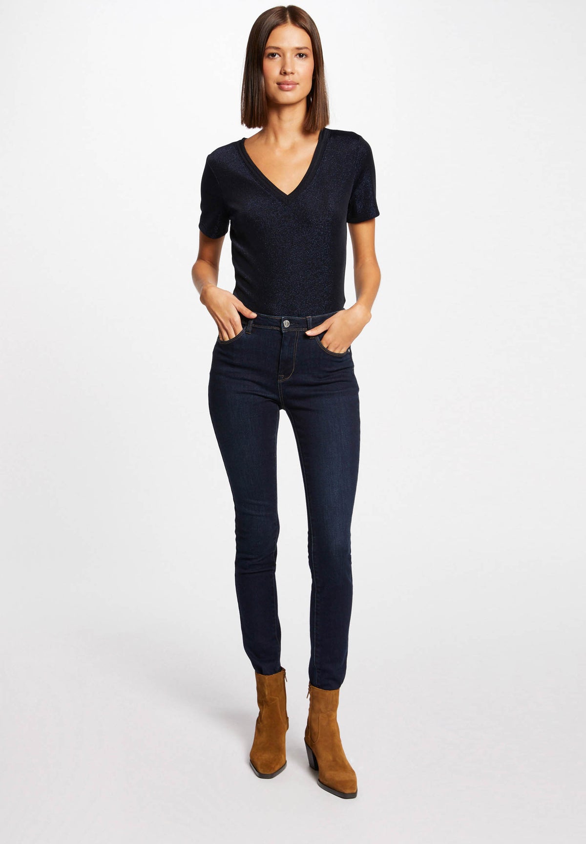 T-shirt con scollo a V DIWI