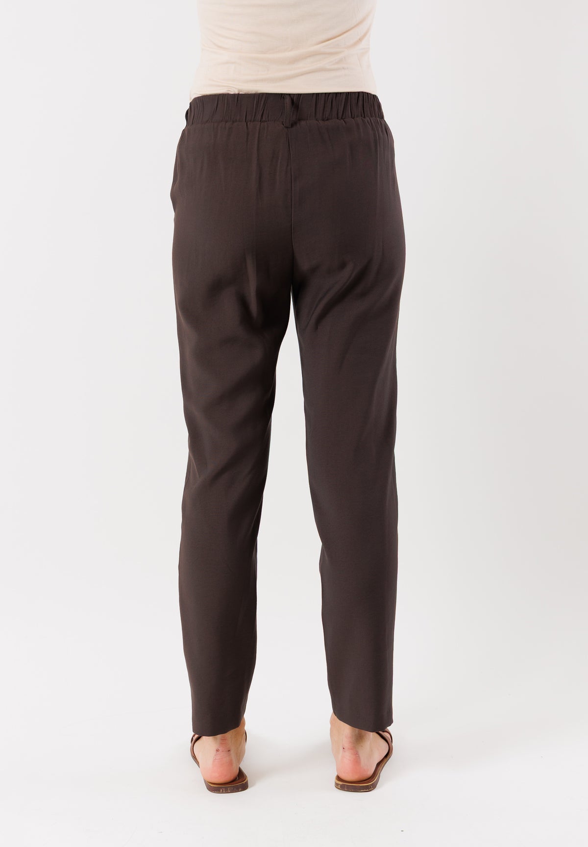 Pantaloni dritti con vita comoda PE25219