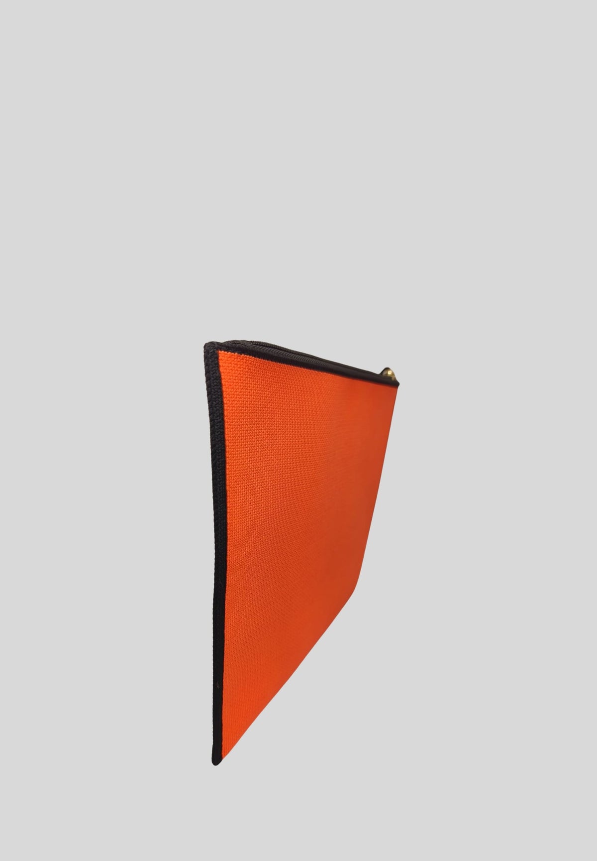Pochette spaziosa e raffinata 2Q0014
