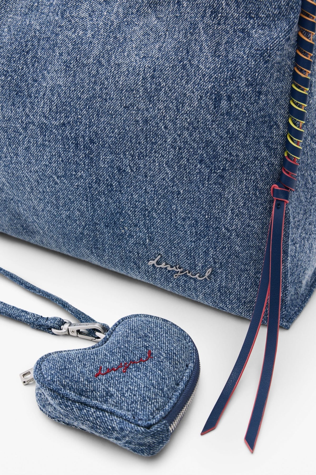 Borsa in denim con cuore 26SAXD31