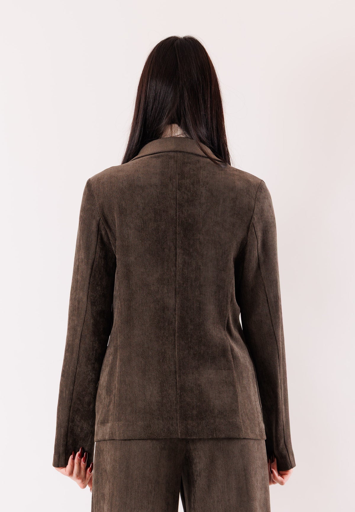 giacca dal design classico e chiusura monopetto AI25658