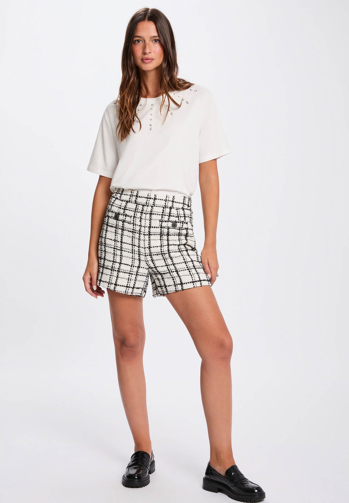 T-shirt con applicazioni gioiello DOURRA