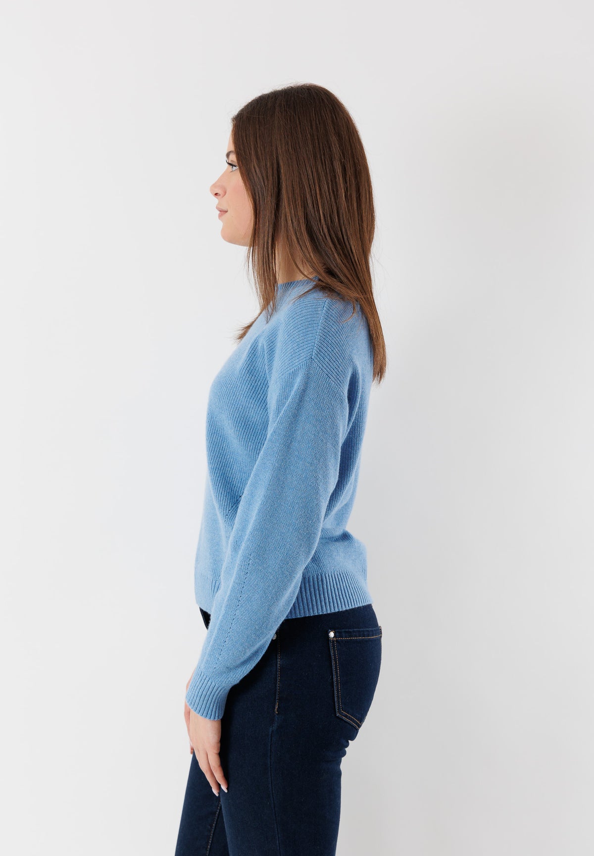 Pullover misto lana / cachemir con taglio moderno BY09015