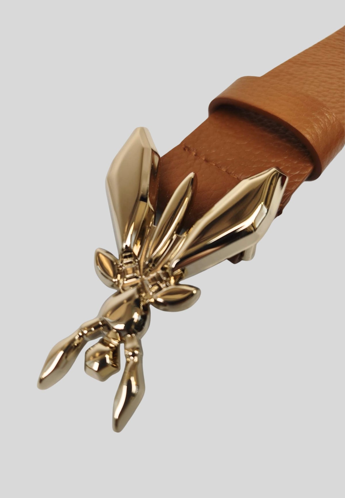Cintura in pelle martellata con fibbia fly CW0471L001