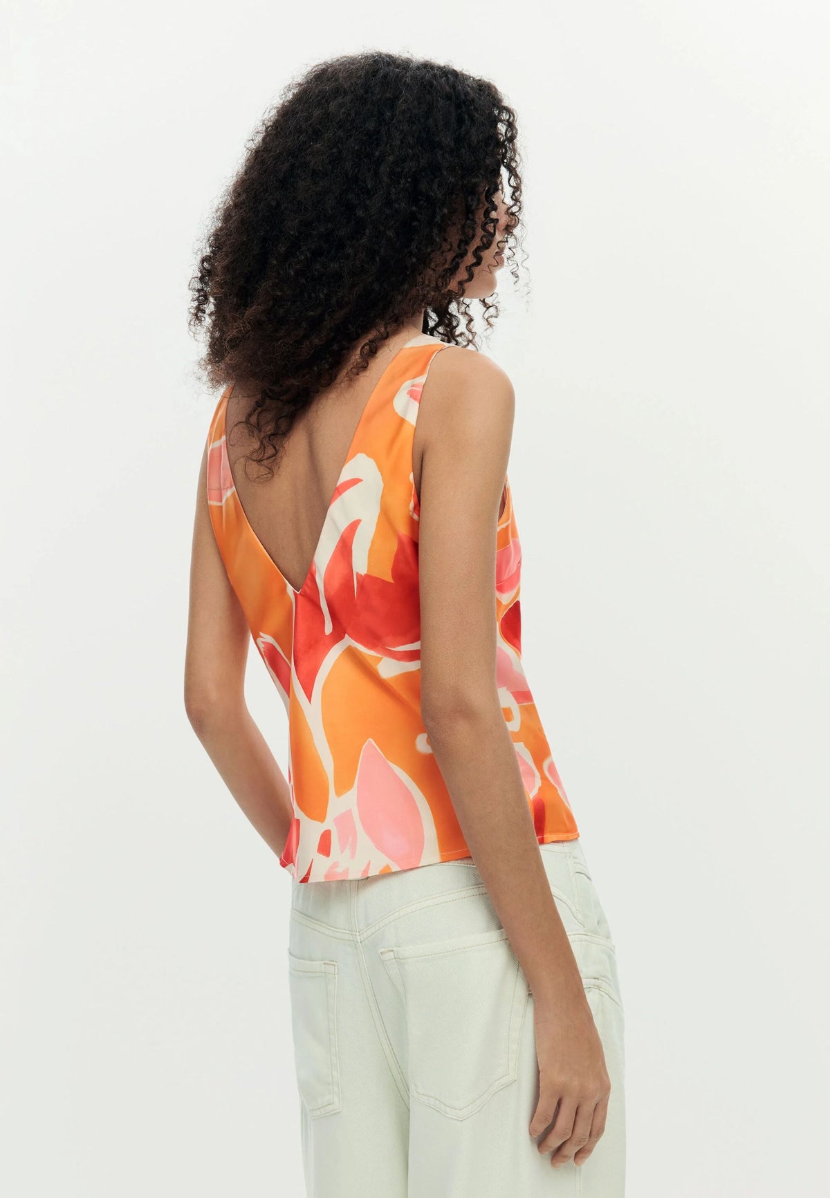 Top con stampa fiori e laccetto sullo scollo 26SWBW14