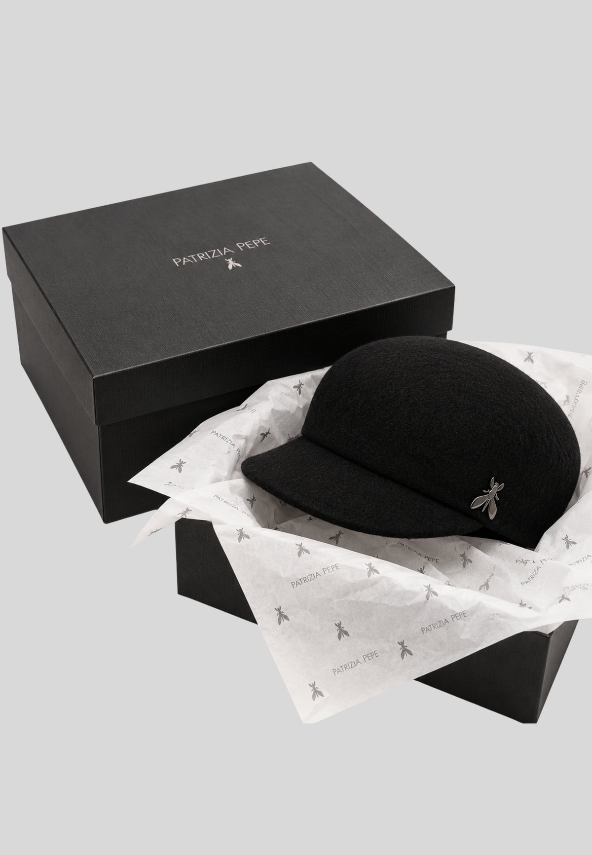 Cappello Donna Patrizia Pepe Nero con Visiera e Dettaglio Metallico 2F0144A919K103