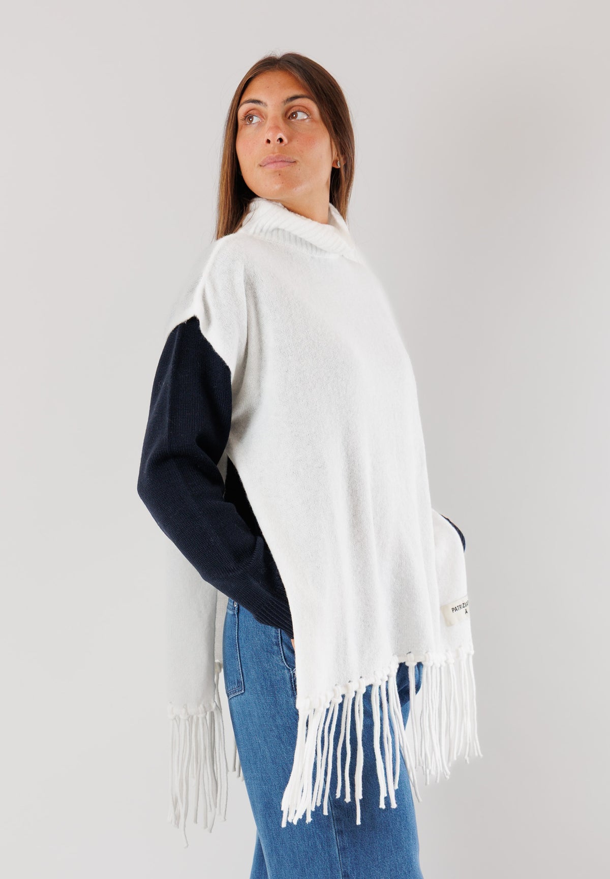Poncho a collo alto con frange 8F0068K287