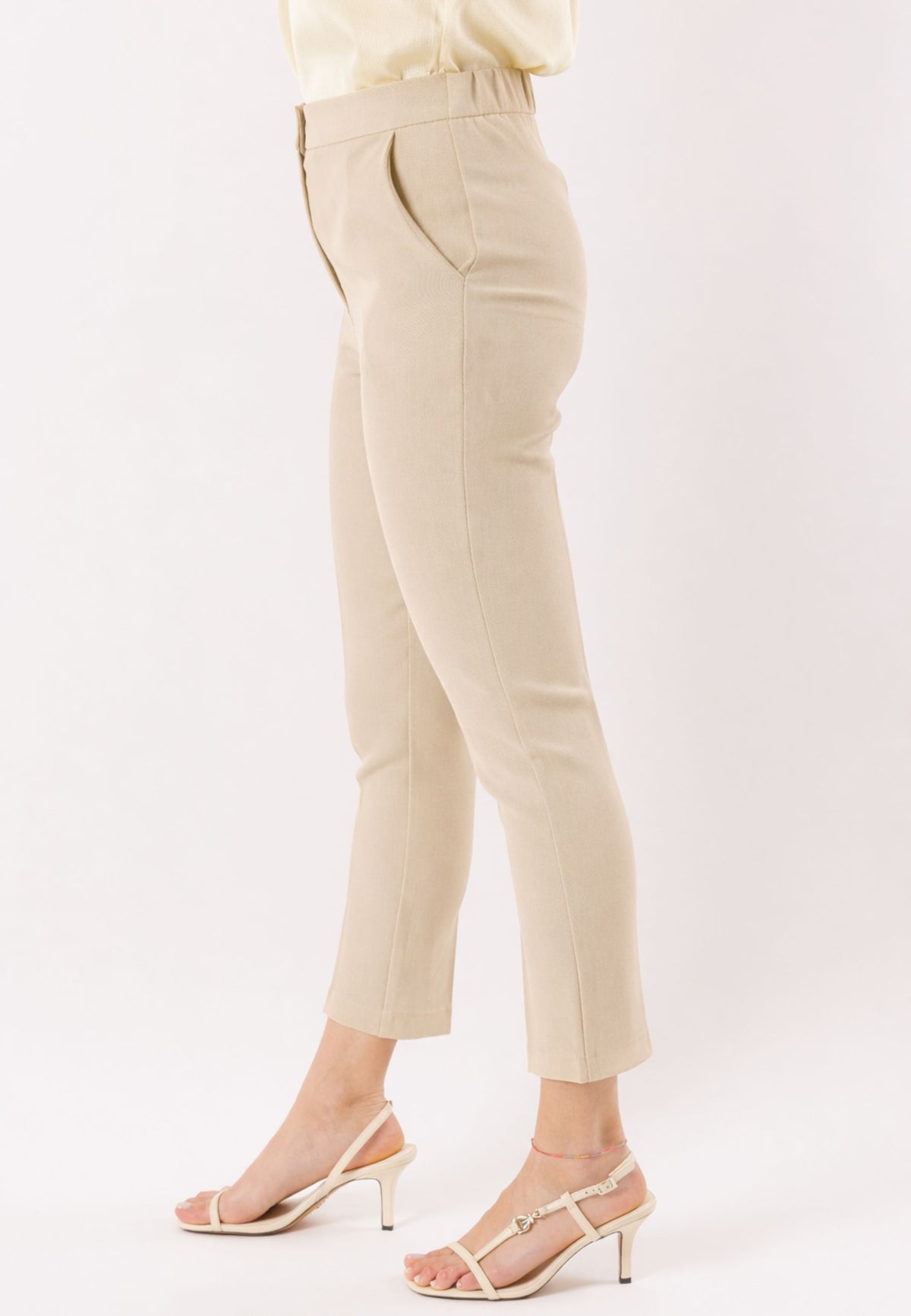 pantalone modello uomo PE26107
