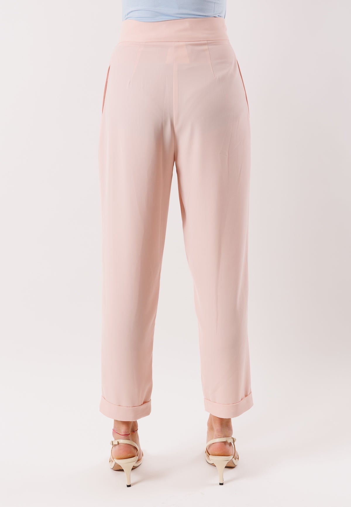 pantalone con pannelli e pieghe frontali PE26009