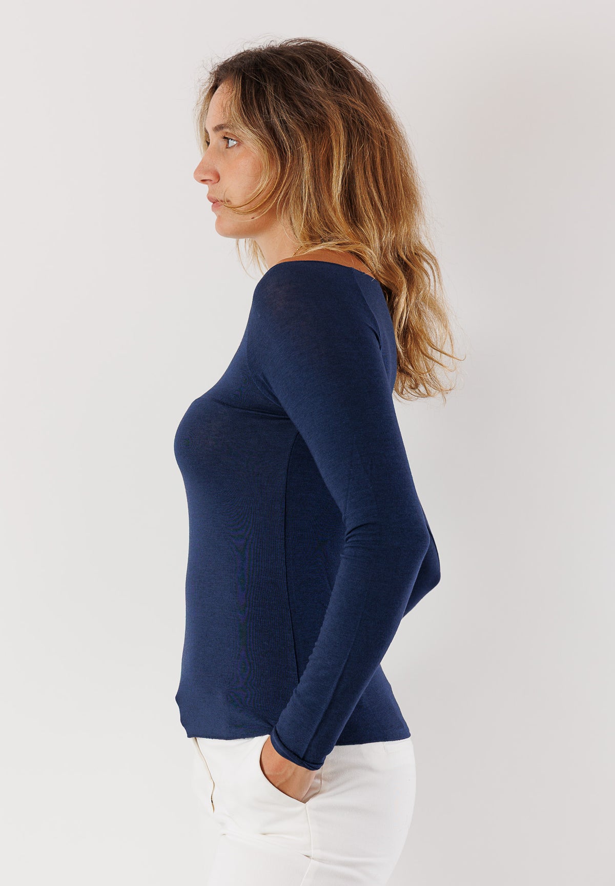 Maglia con spalla scoperta, in viscosa, lana ed elastan MR5002C