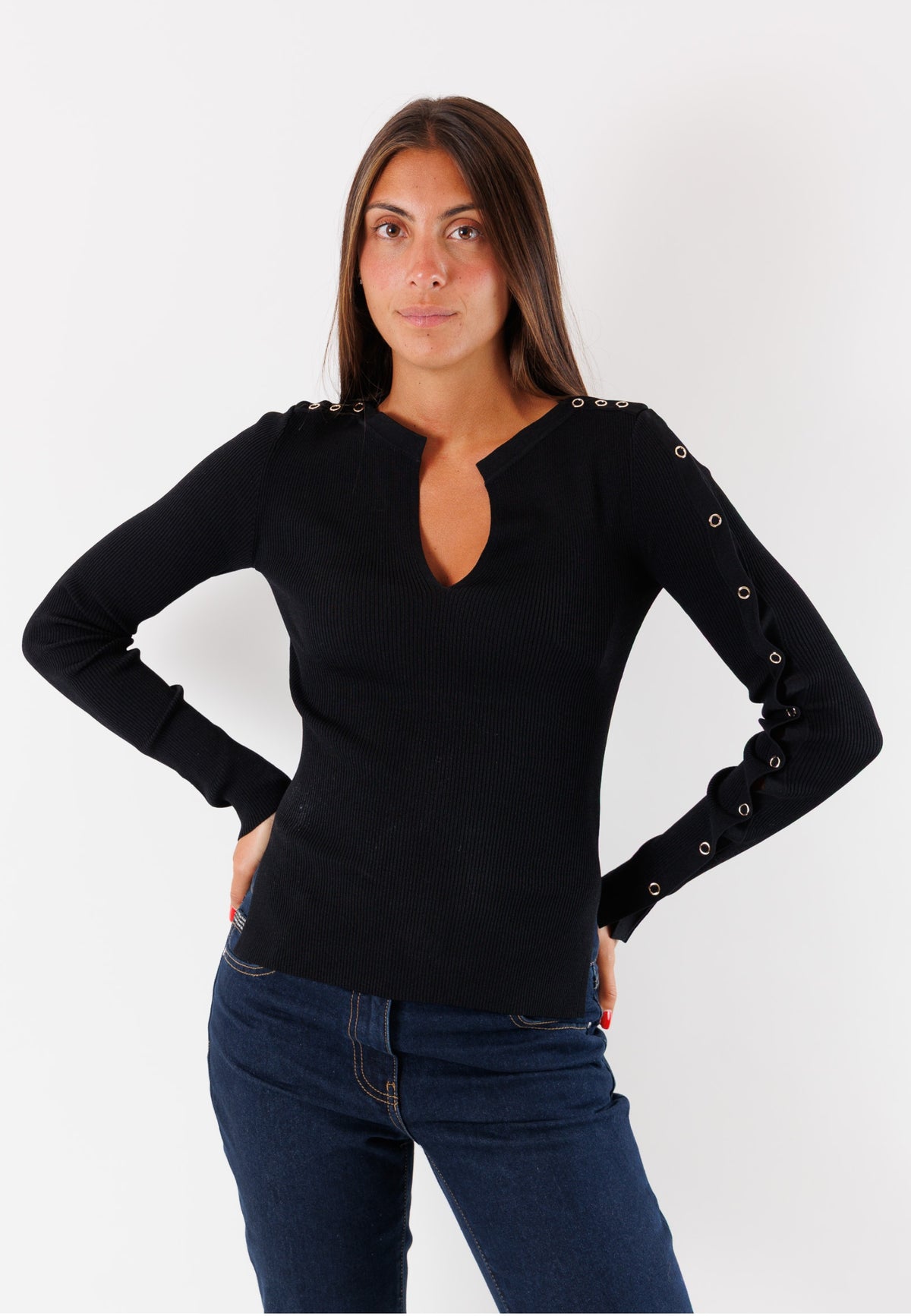 Maglia a costine con anelli metallici sulle maniche 8K0328K280