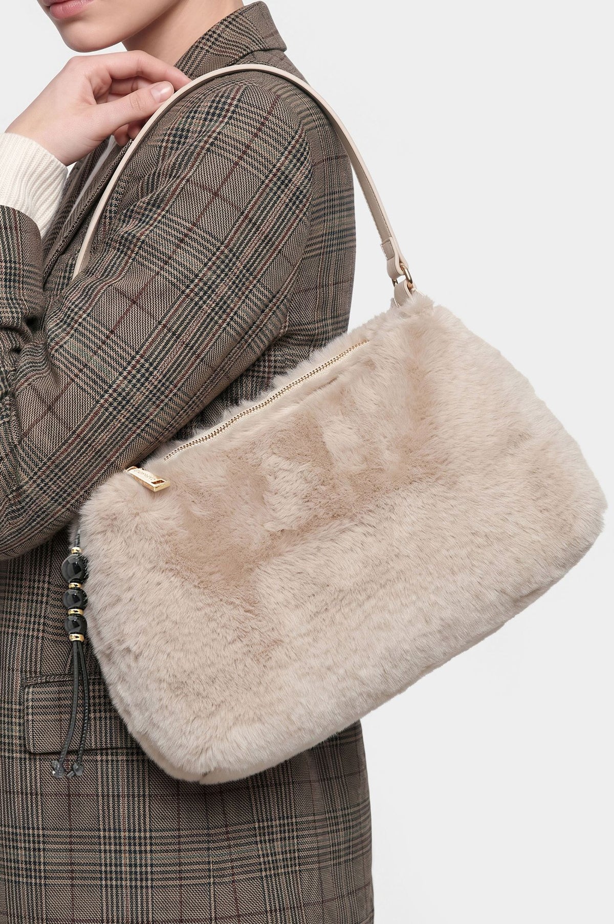 borsa a spalla in pelliccia sintetica morbida avorio C3NA1126W021TGUAVORIO