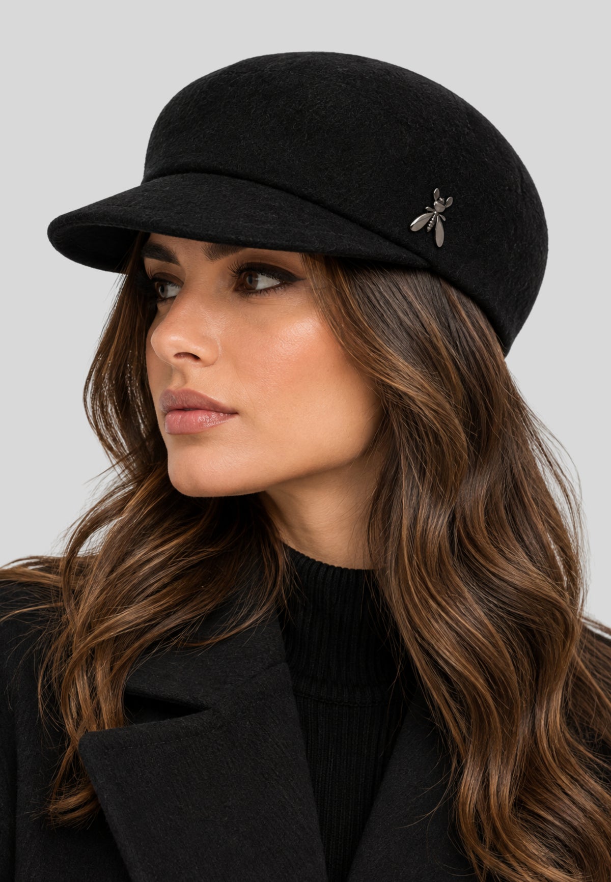 Cappello Donna Patrizia Pepe Nero con Visiera e Dettaglio Metallico 2F0144A919K103