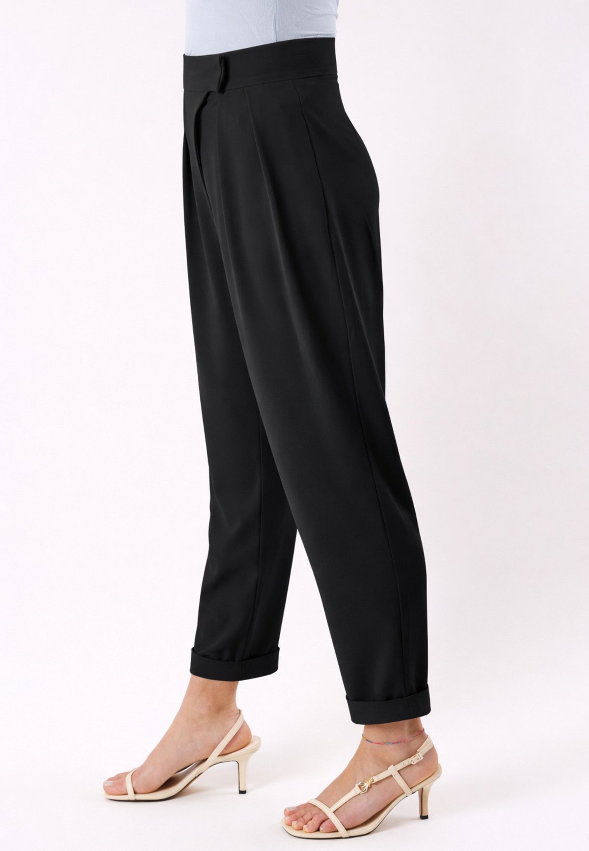 pantalone con pannelli e pieghe frontali PE26009