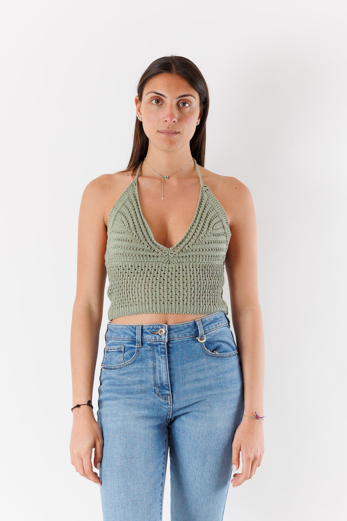 top corto con ricami A24183