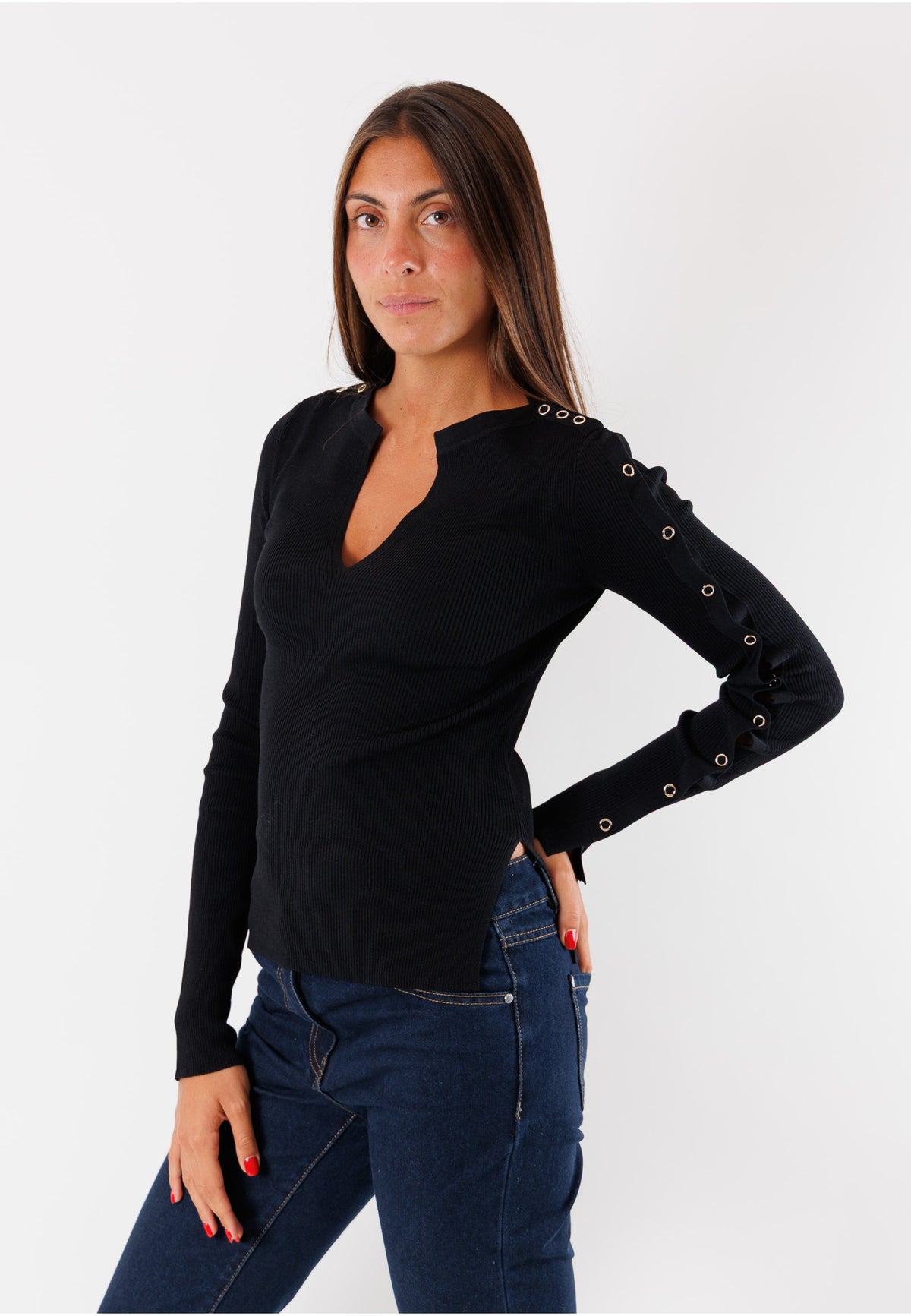 Maglia a costine con anelli metallici sulle maniche 8K0328K280