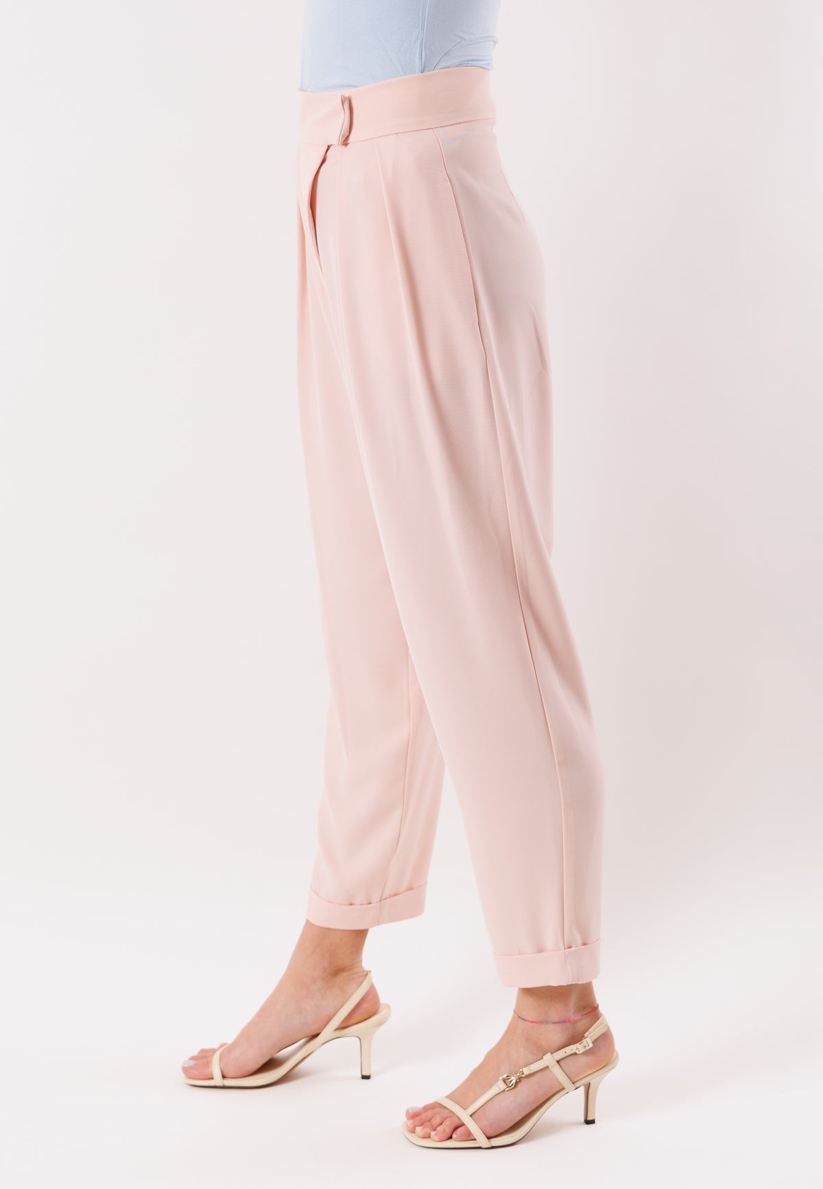 pantalone con pannelli e pieghe frontali PE26009
