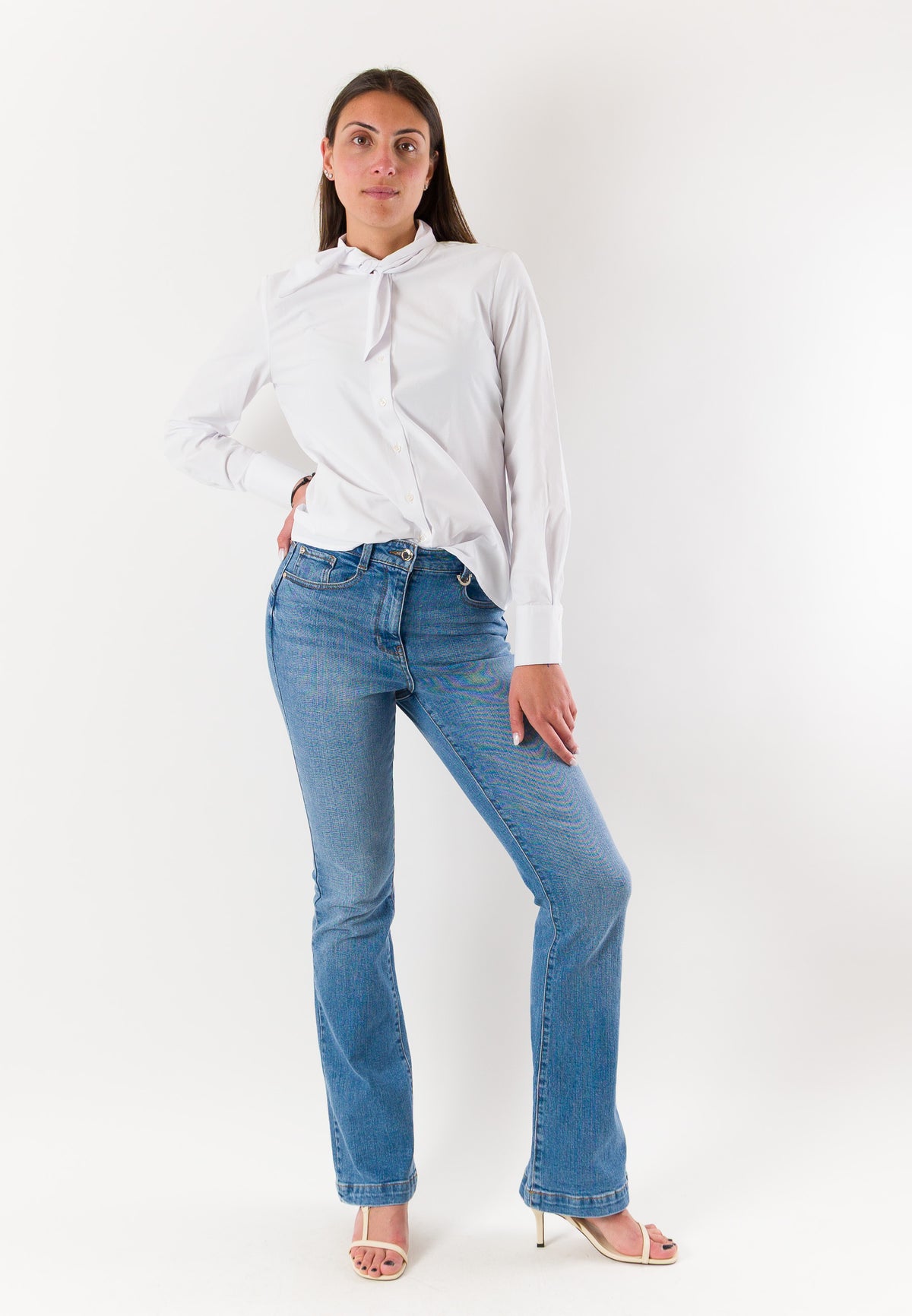 camicia tinta unita con fiocco sul collo RN3000