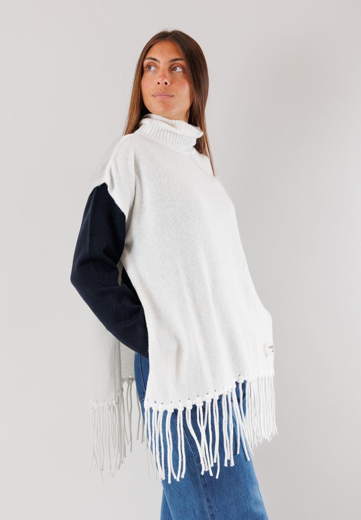 Poncho a collo alto con frange 8F0068K287