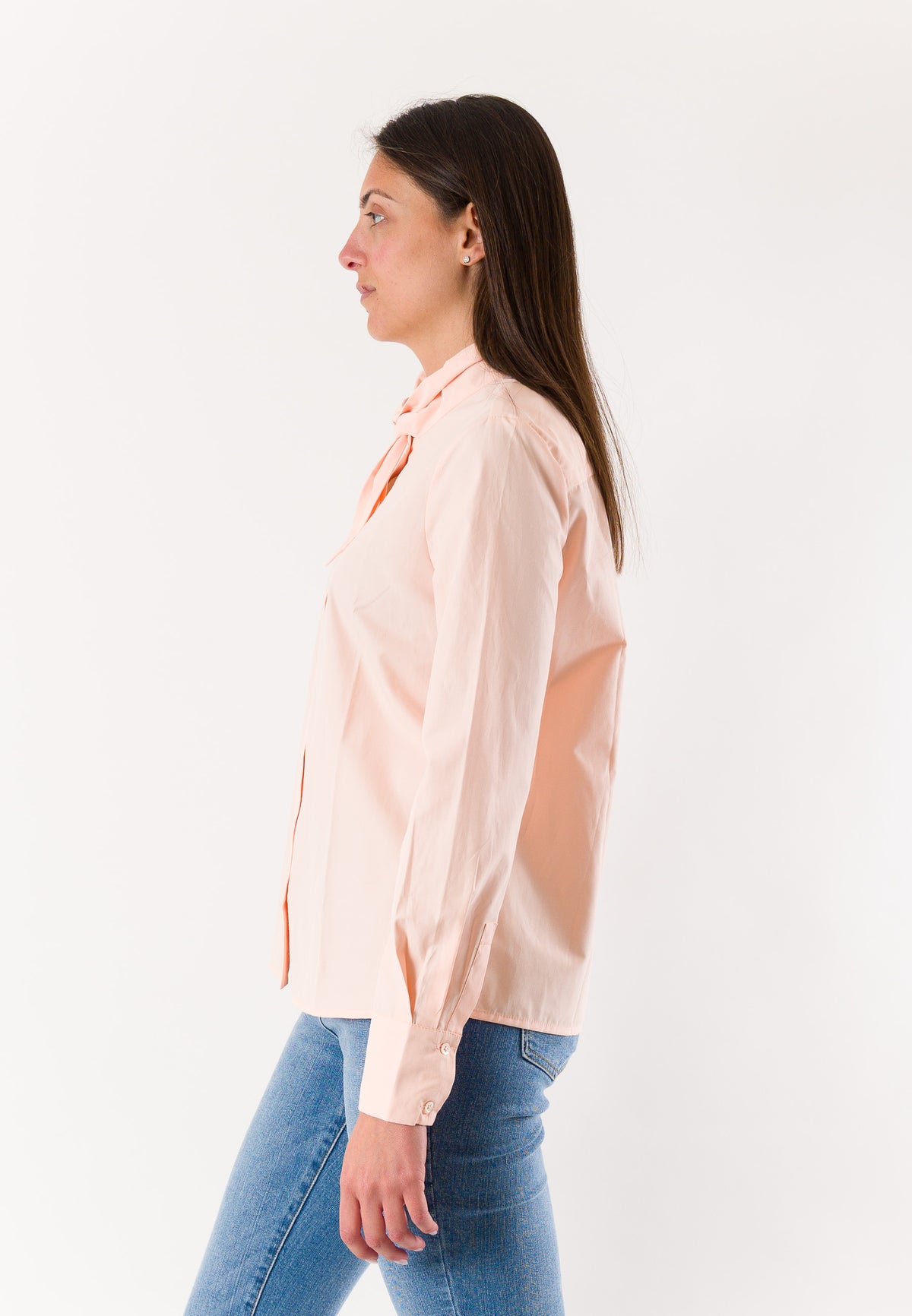 camicia tinta unita con fiocco sul collo RN3000