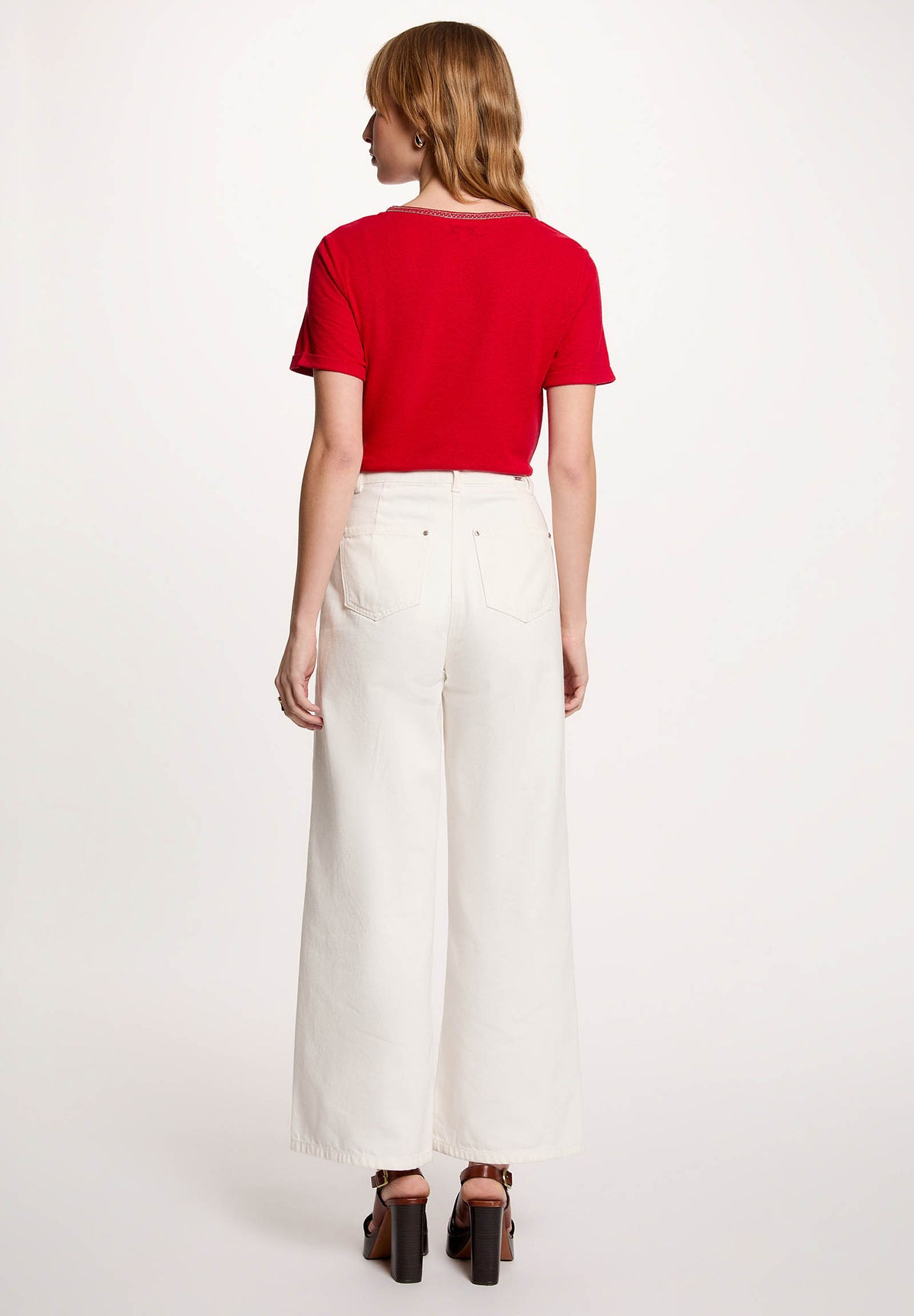 T-shirt con scollo a V a contrasto DAMA