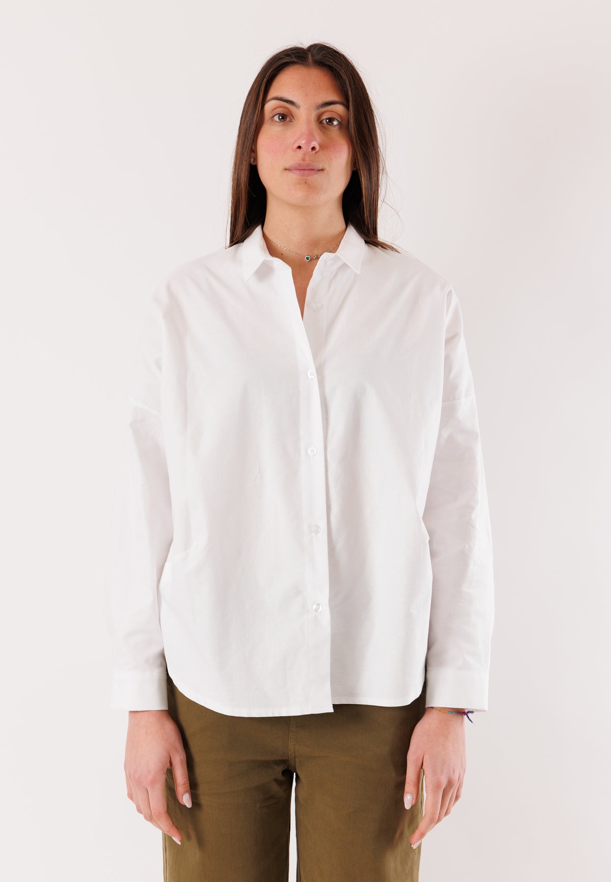 camicia over pinces sul fondo NH406C