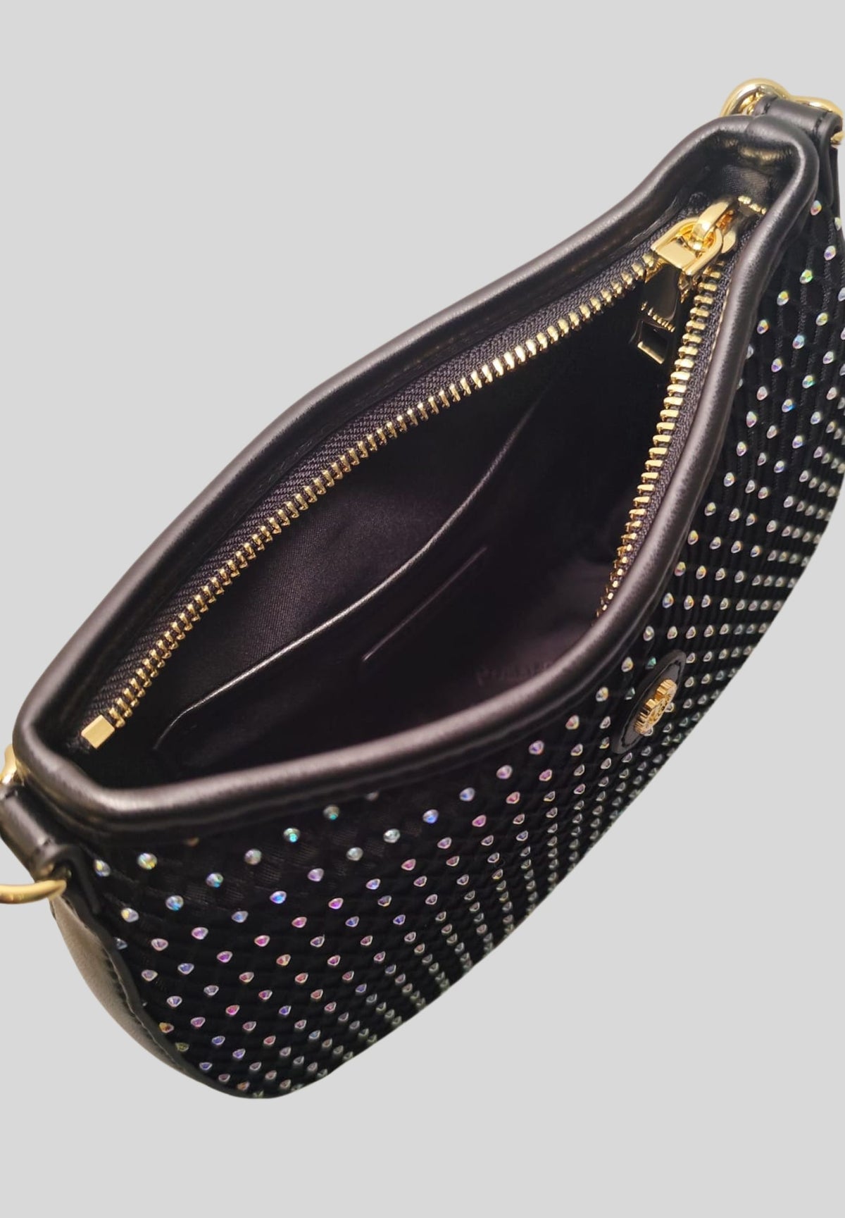 Borsa nera effetto pelle borchie SC4613PP