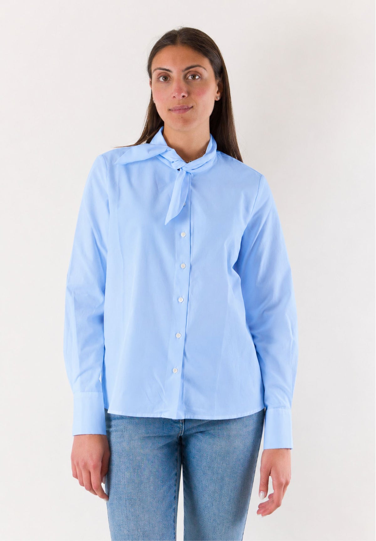 camicia tinta unita con fiocco sul collo RN3000