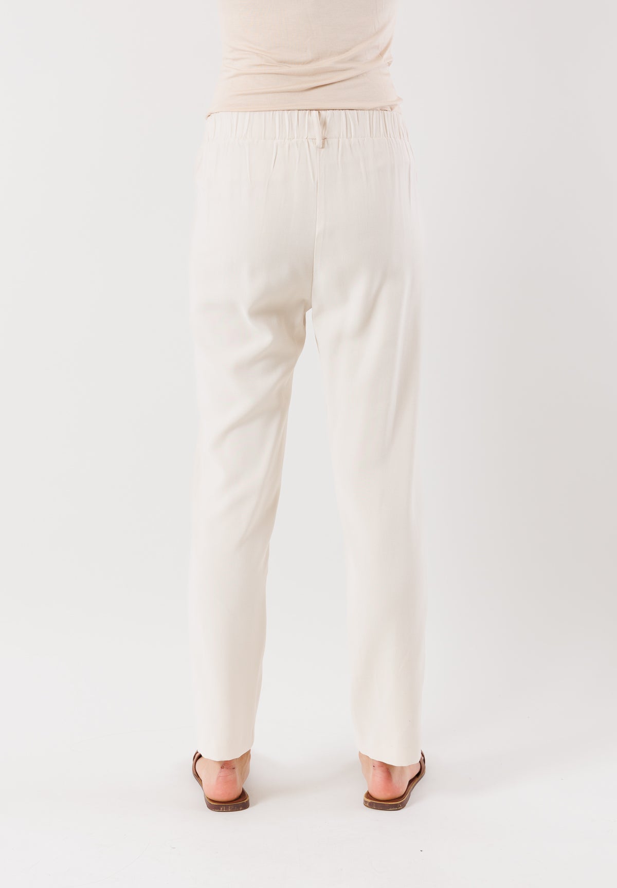 Pantaloni dritti con vita comoda PE25219