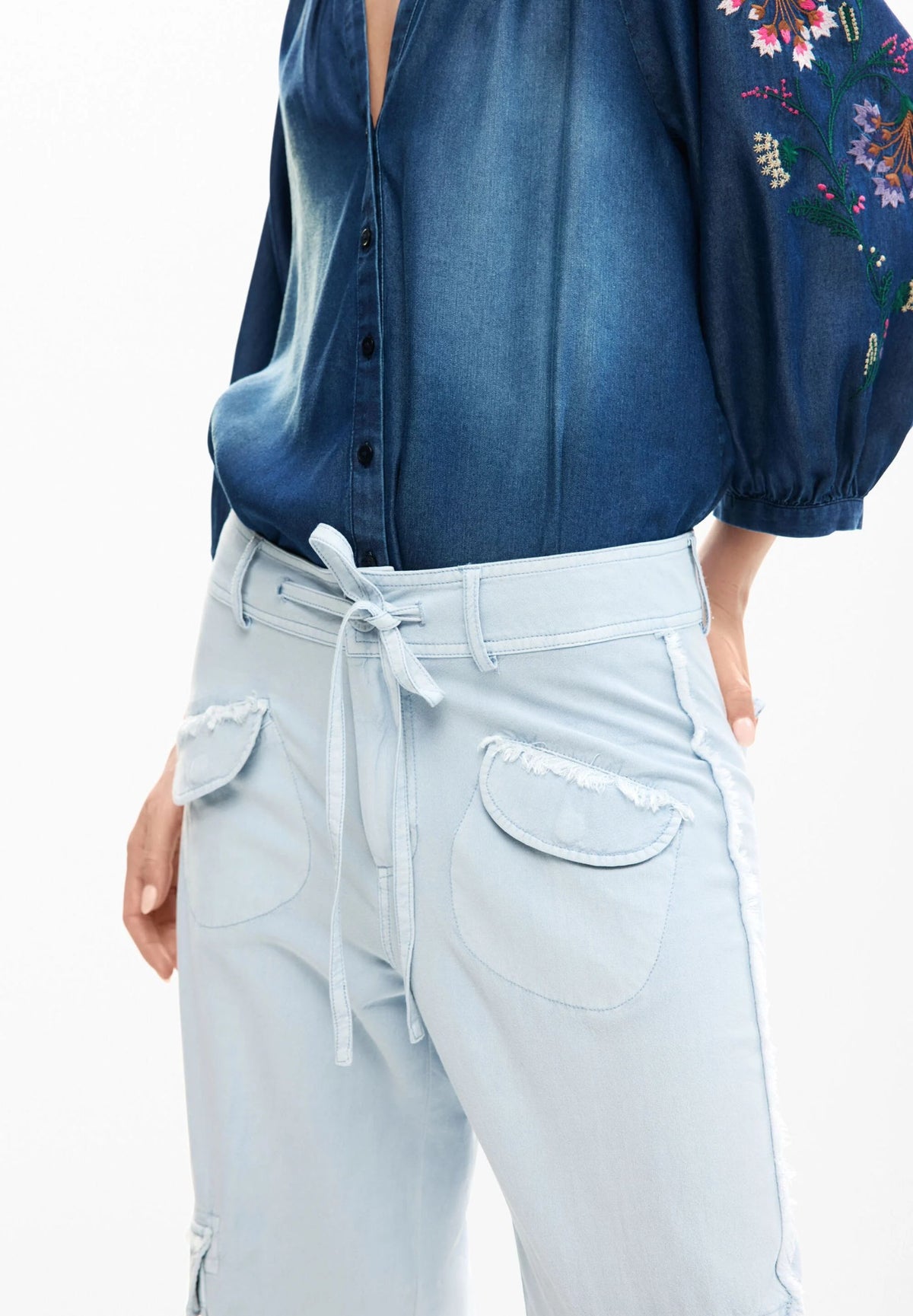 Pantalone stile cargo con tasche 26SWPW25