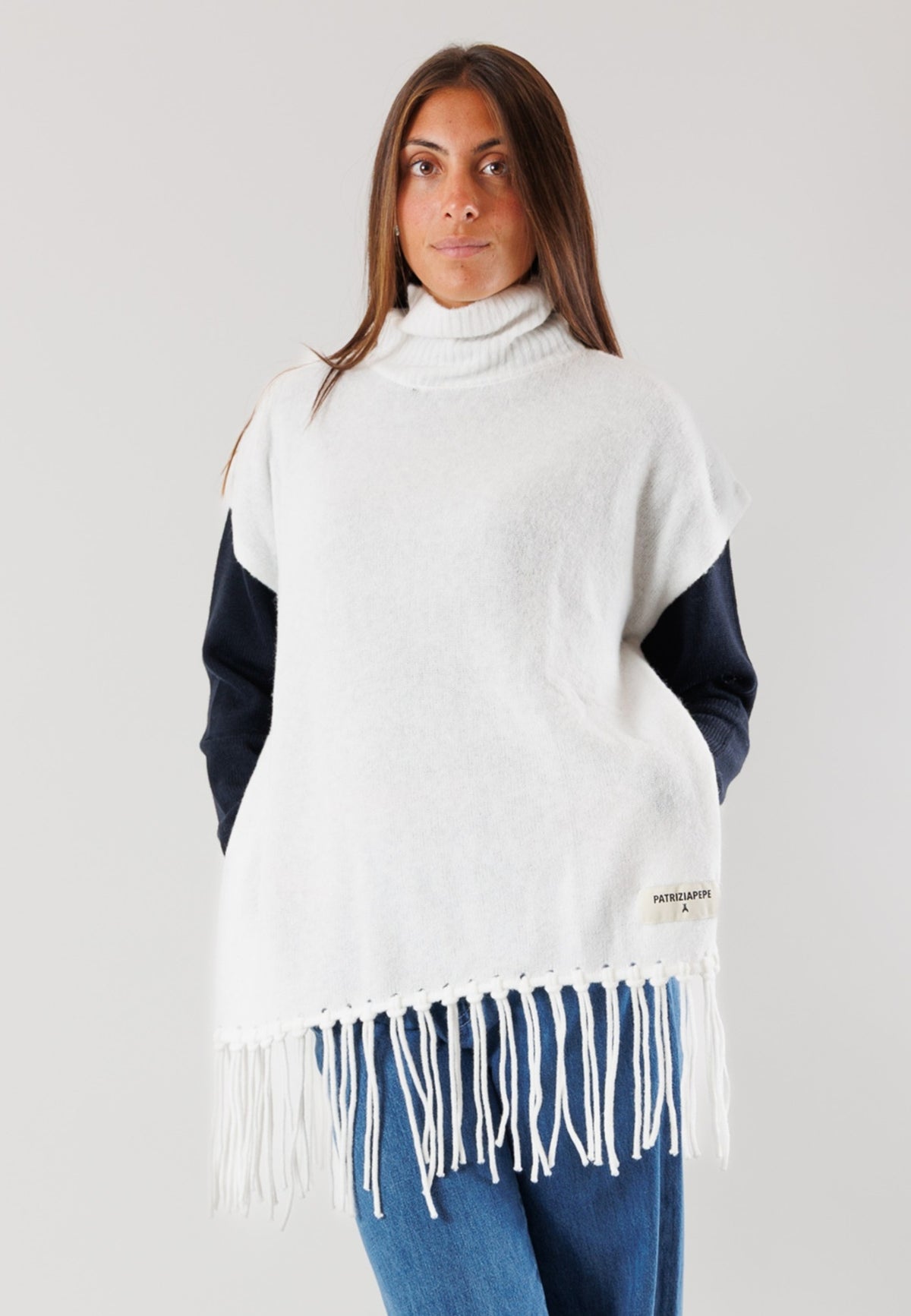 Poncho a collo alto con frange 8F0068K287