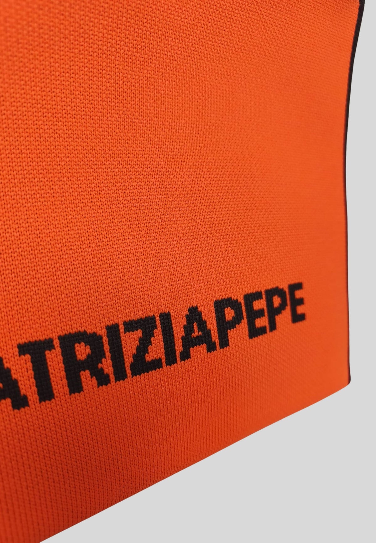 Pochette spaziosa e raffinata 2Q0014