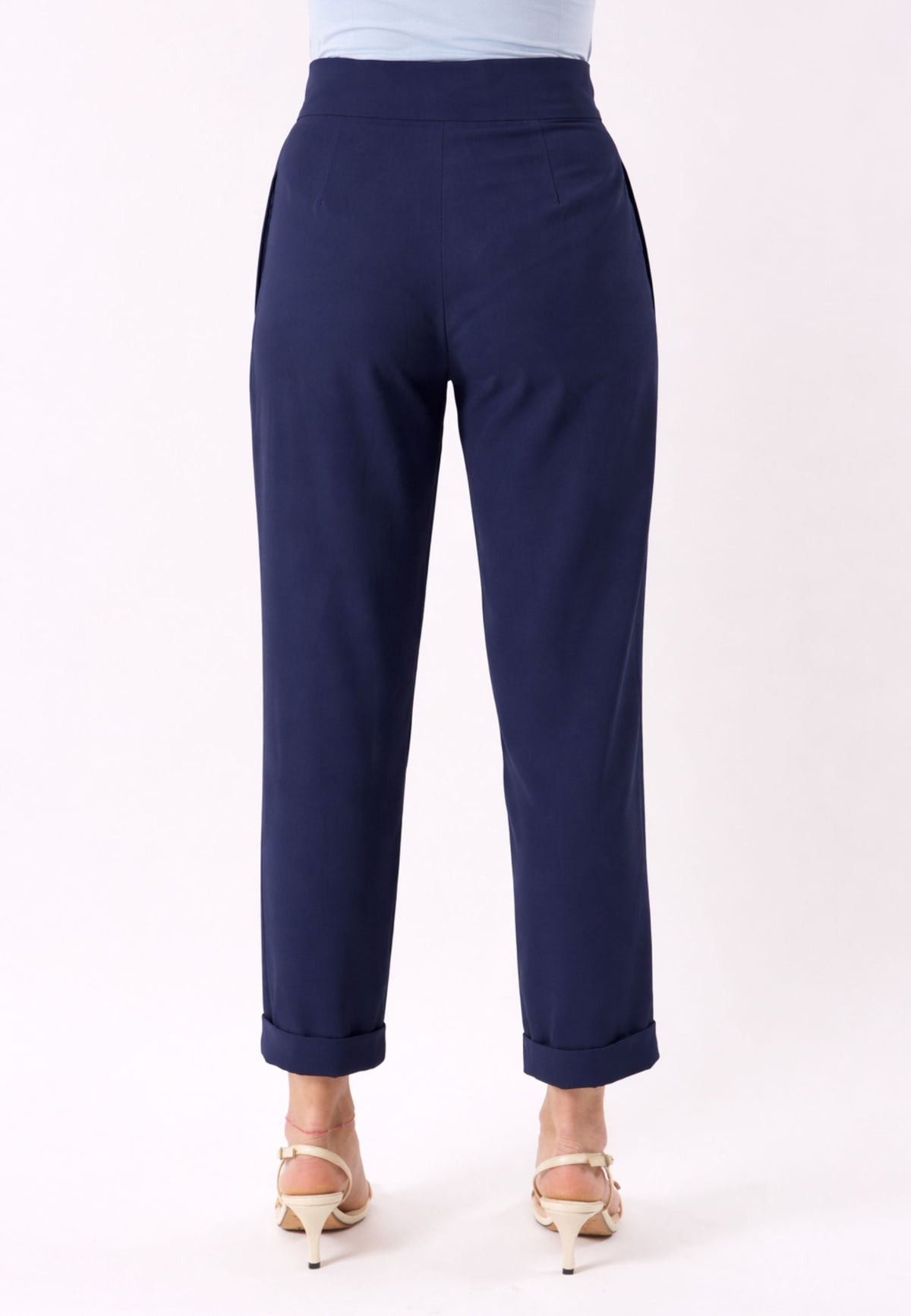 pantalone con pannelli e pieghe frontali PE26009