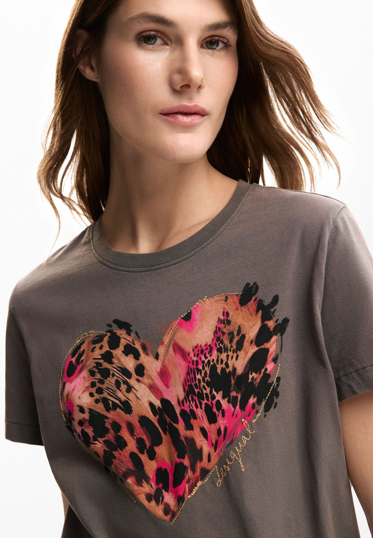 T-shirt con stampa cuore animal print 26SWTK53