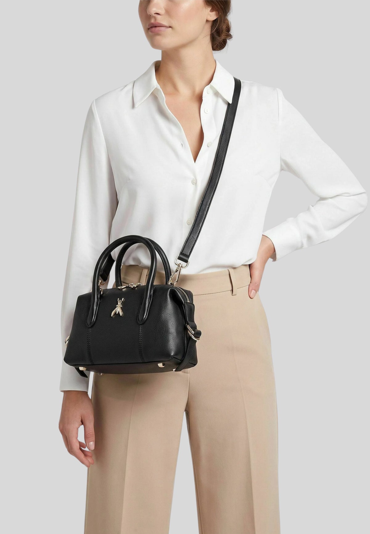 Borsa a Mano Patrizia Pepe in Pelle Nera con Tracolla e Logo Fly 8B0010L162K103